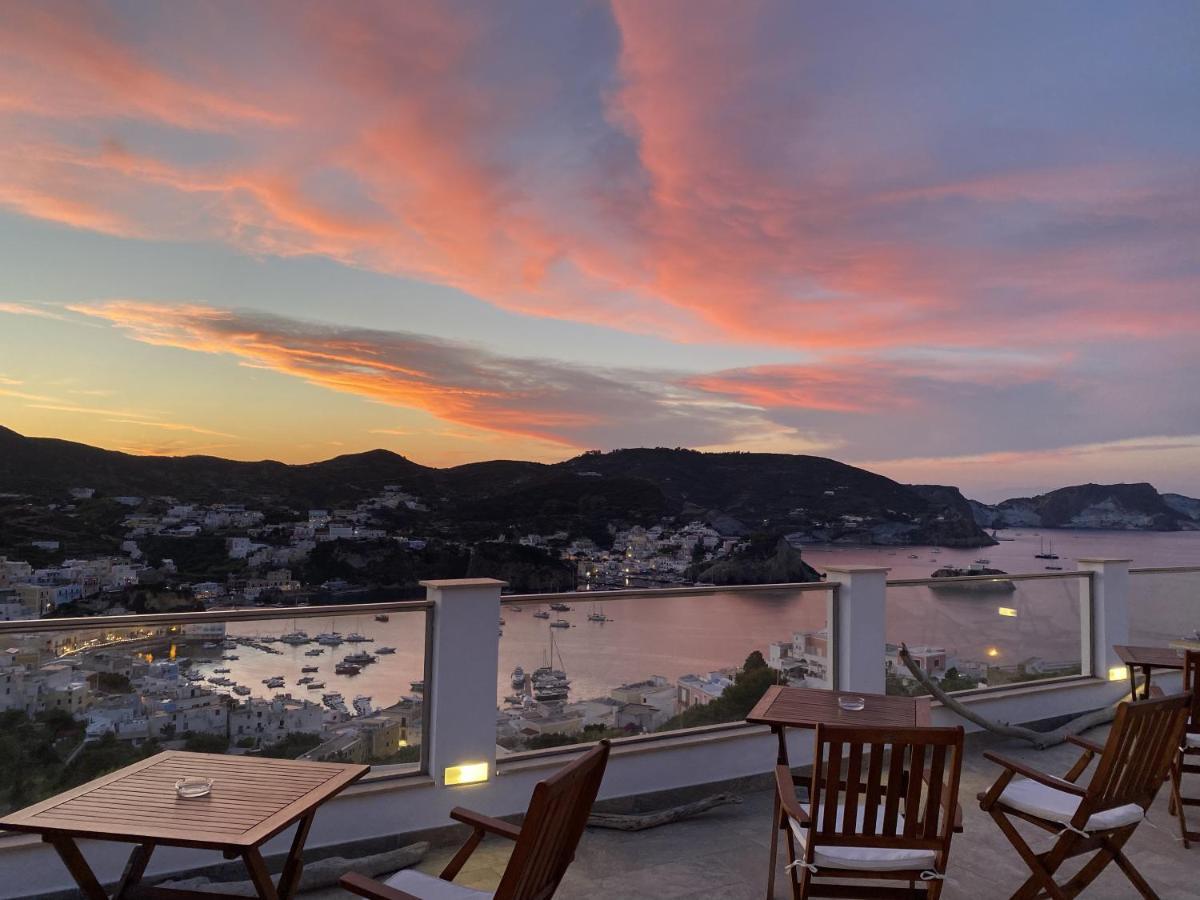 Hotel Domus Ɫ Ponza Esterno foto