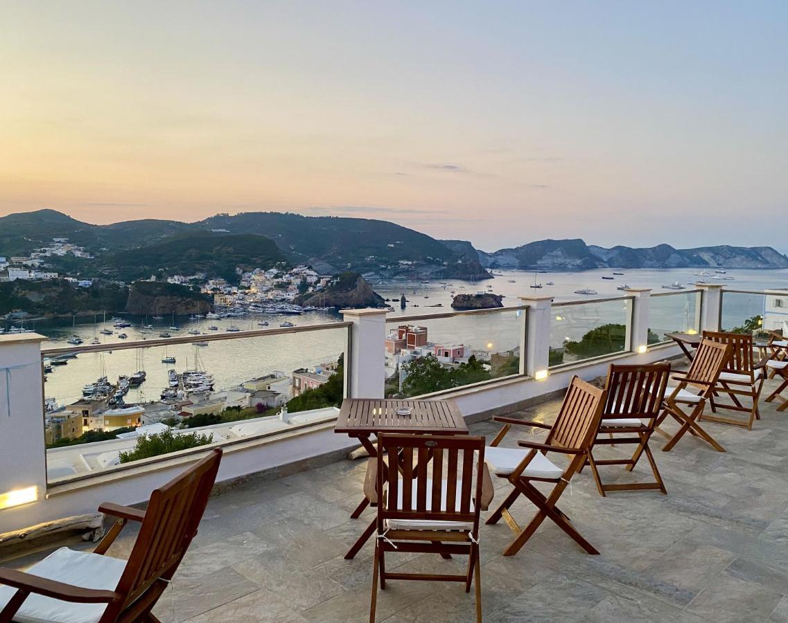 Hotel Domus Ɫ Ponza Esterno foto