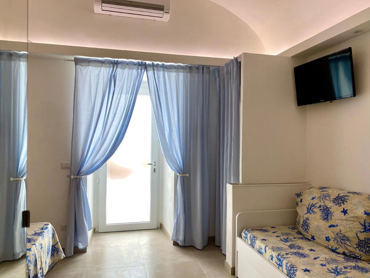 Hotel Domus Ɫ Ponza Esterno foto
