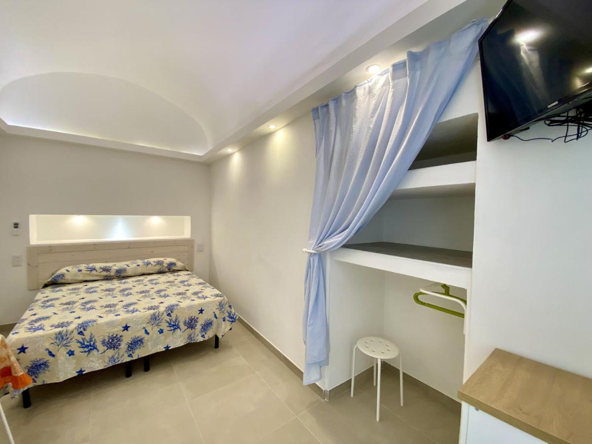 Hotel Domus Ɫ Ponza Esterno foto