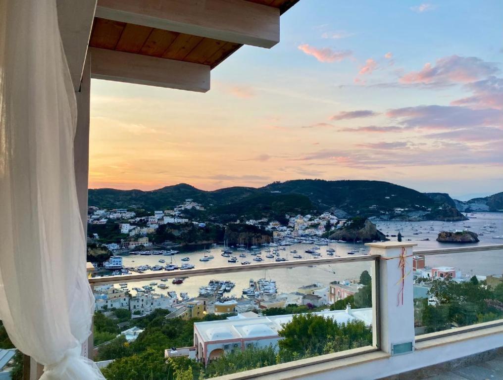 Hotel Domus Ɫ Ponza Esterno foto