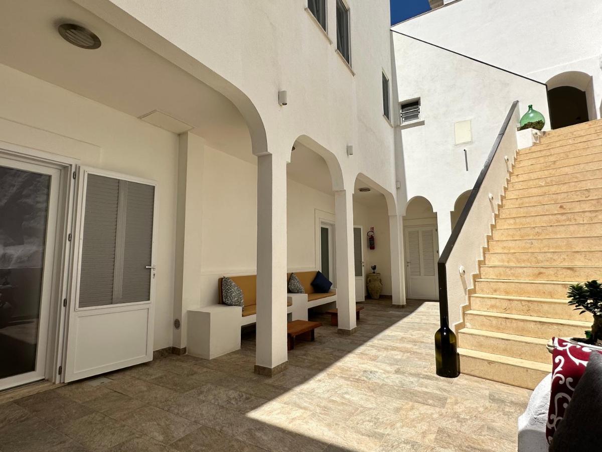 Hotel Domus Ɫ Ponza Esterno foto