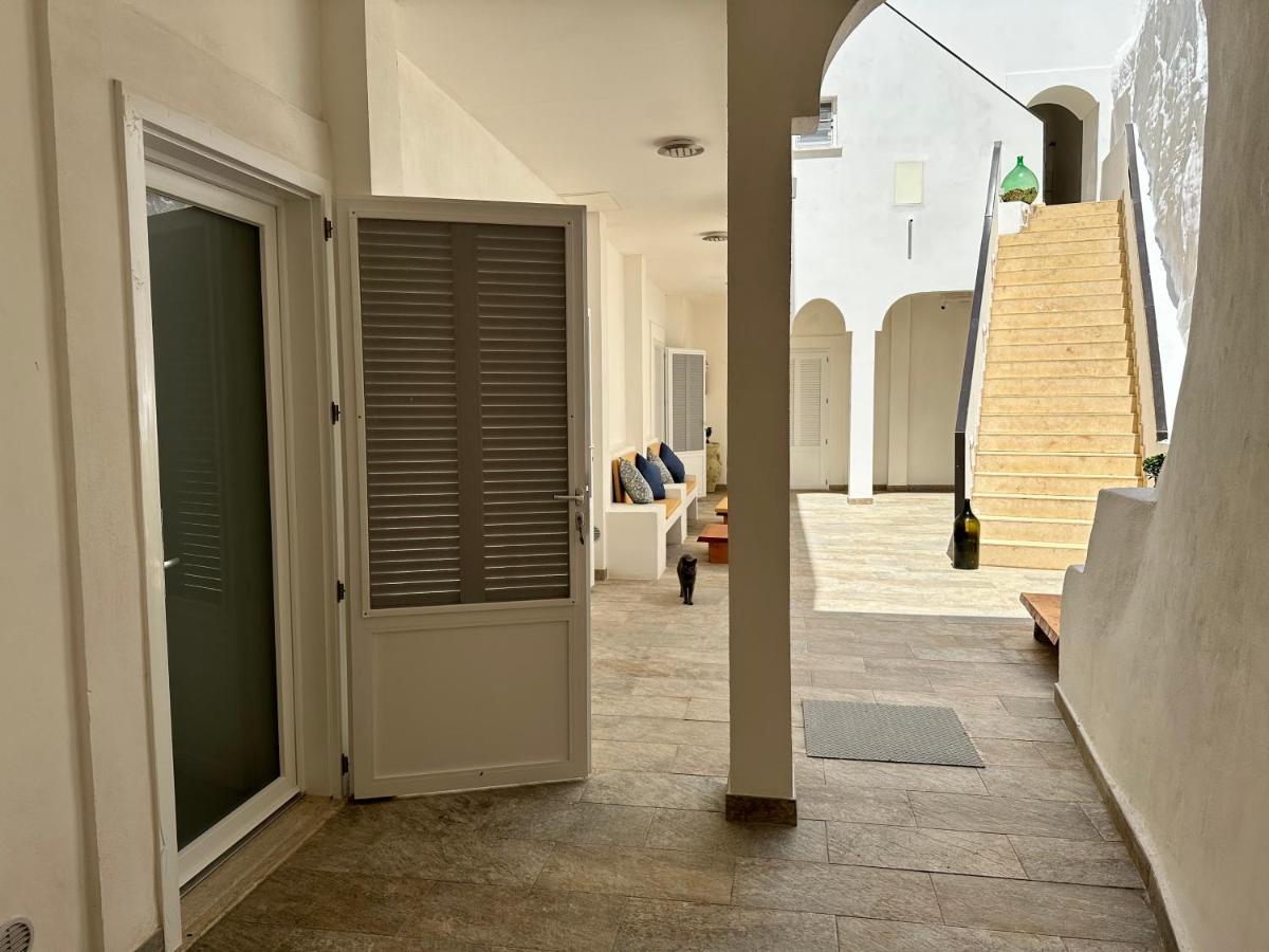 Hotel Domus Ɫ Ponza Esterno foto