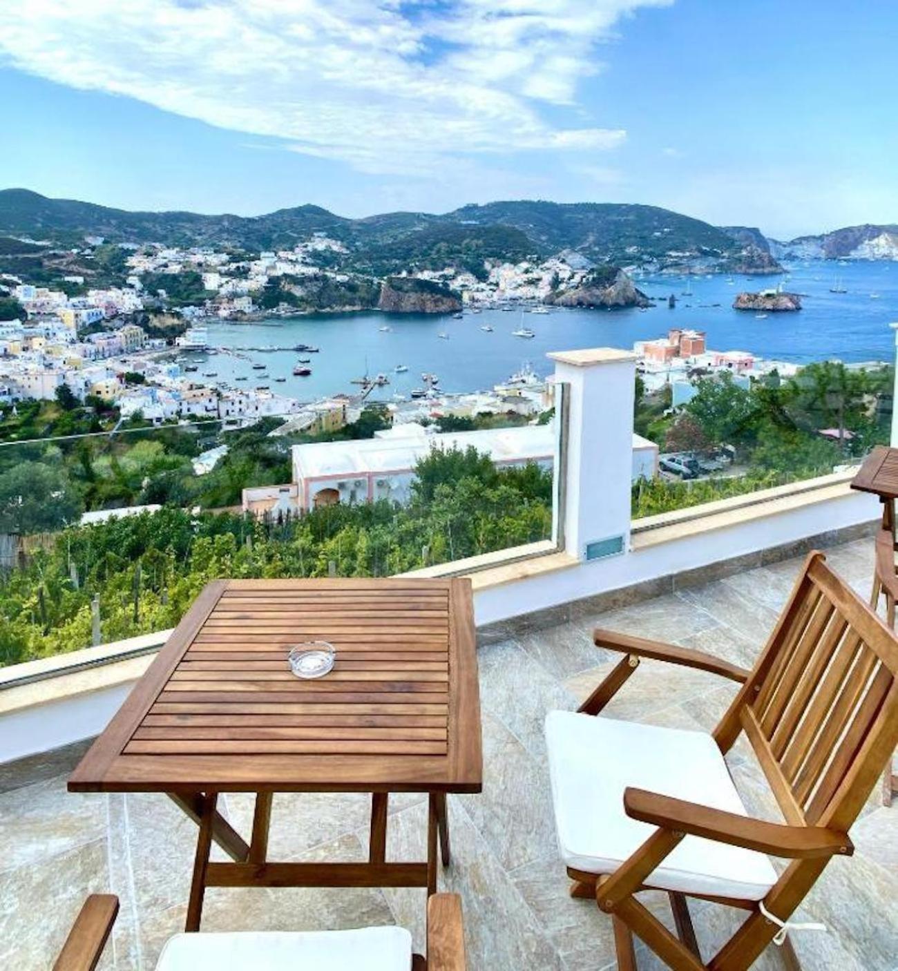 Hotel Domus Ɫ Ponza Esterno foto